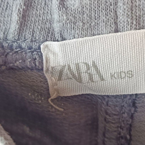 Zara kids shorts size 9-10, like new, grey with prints