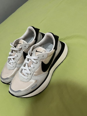 Nike sport shoes white, like new
