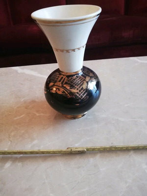Porcelain vase 22 cm with handmade gold decoration like new