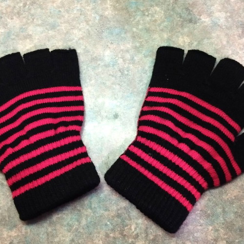 Striped gloves red black new, size small