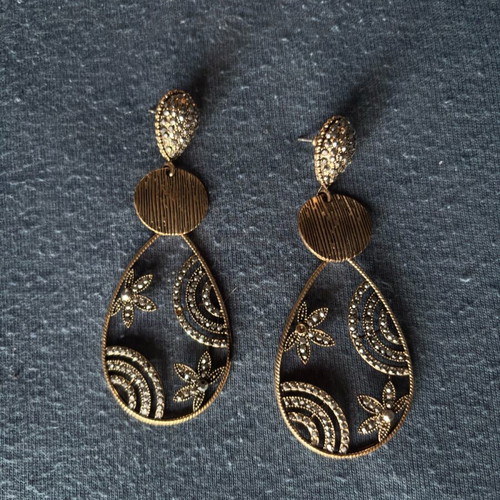 Earrings with rhinestones like new, gold-colored