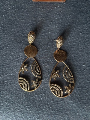 Earrings with rhinestones like new, gold-colored
