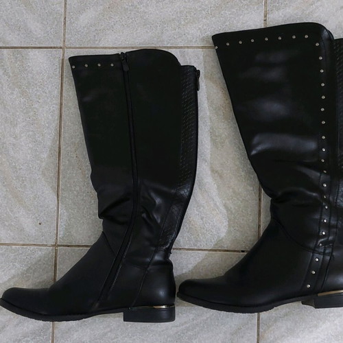 Black boots size 41 tall like new with low heel and warm lining