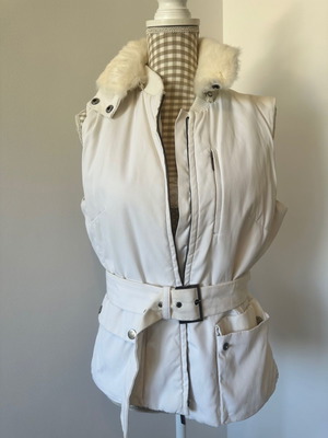 Zara women's white sleeveless jacket used with fur and belt size M