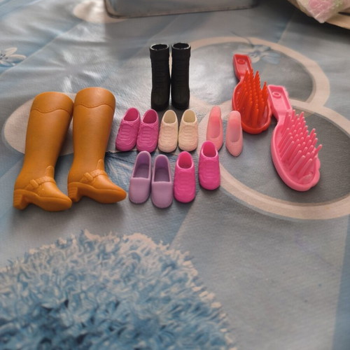 Barbie 90s shoes and accessories like new