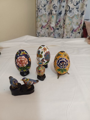 Cloisonne eggs with gold and birds