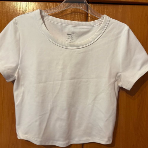 Nike women's sports t-shirt white slim fit like new