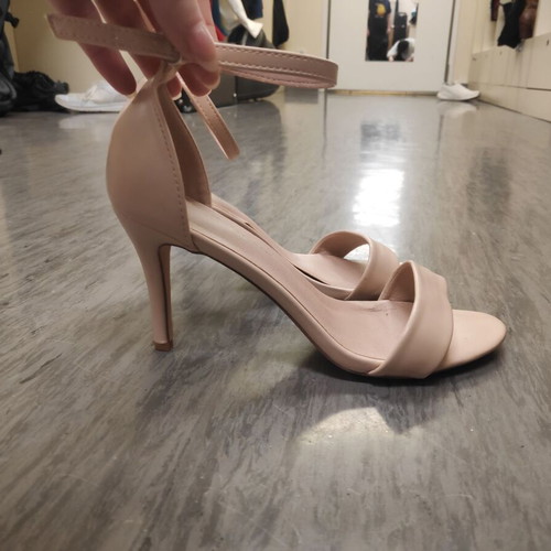 Beige sandals made of faux leather like new, size 37, 9cm heel