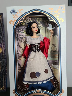 Disney Snow White limited edition 17" doll new