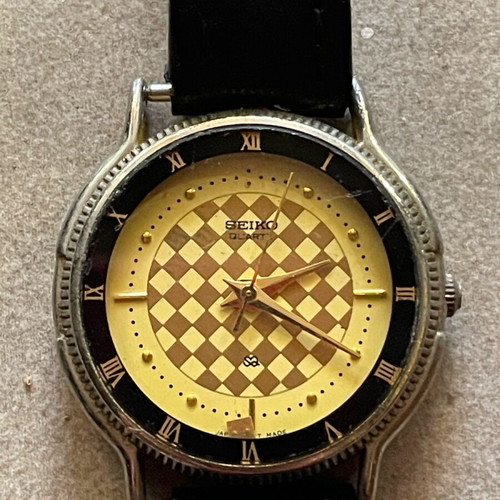 Seiko Quartz wristwatch vintage used, unknown functionality
