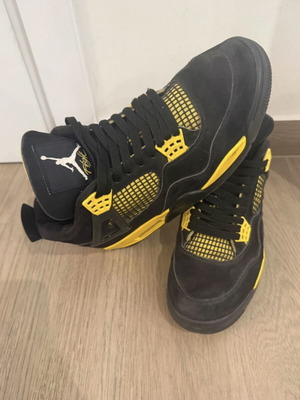 Nike Air Jordan 4 Retro Thunder 2023 sneakers, black/yellow, EU 44
