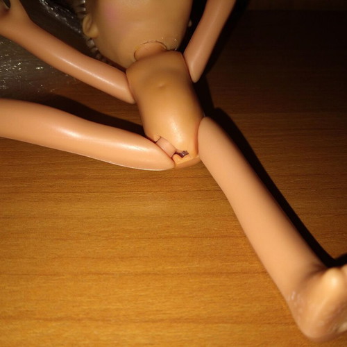 El Greco Happy Sister doll used with loose hip joint