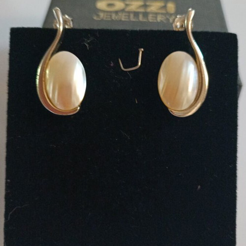 Ozze silver earrings with mother of pearl like new
