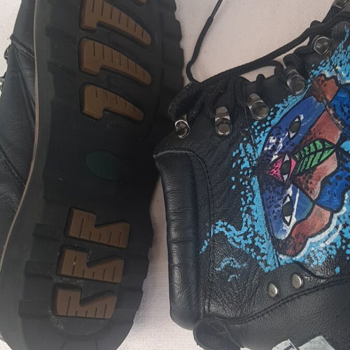 Unisex boots hand-painted, like new, size 40, black
