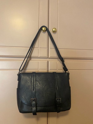 Attrattivo shoulder bag like new, medium capacity, dark blue and black