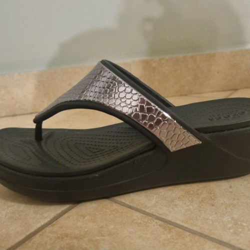 37 - Crocs anatomical flip-flops (new)