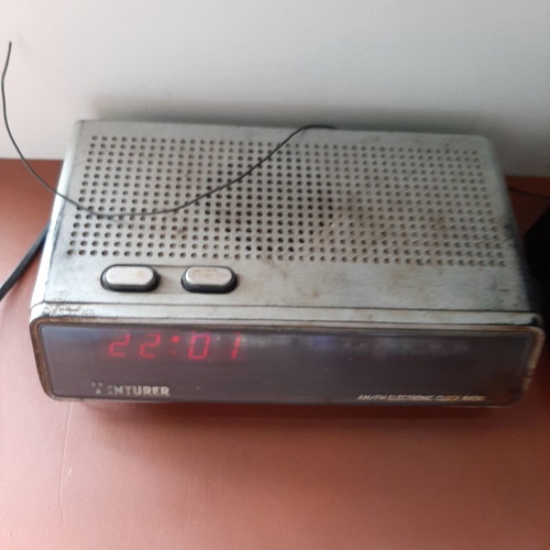 Vintage clock radios from the 70s used, pack of two