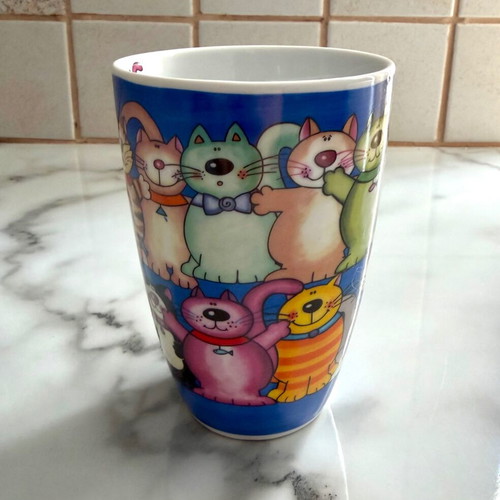 Large porcelain mug with cat design like new