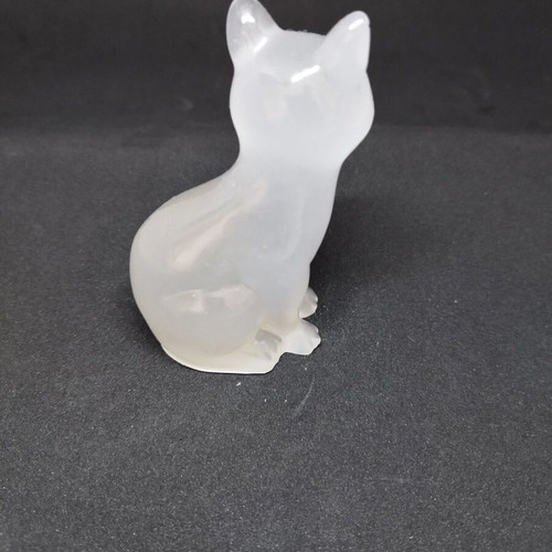 Decorative cat made of liquid glass that glows in the dark new