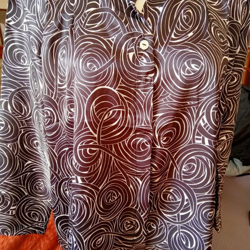 Satin blouse like new, black and white spiral pattern