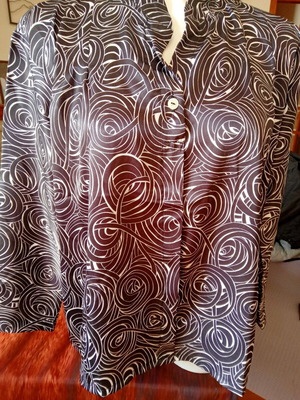 Satin blouse like new, black and white spiral pattern