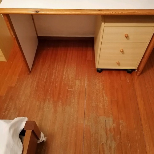 Wooden desk used, sturdy construction 124x62x72 cm