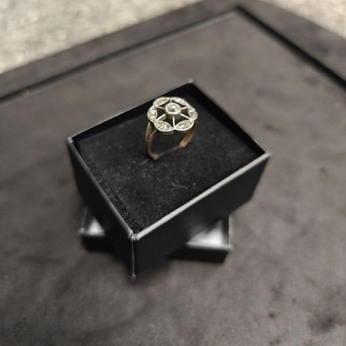 Antique gold ring with certified diamonds, like new