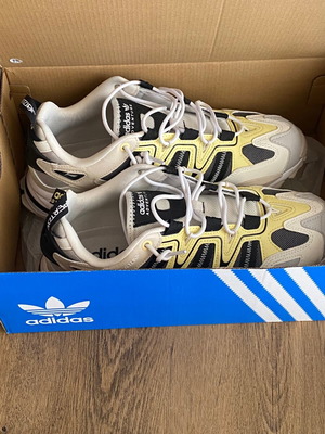 Adidas Originals HYPERTURF sneakers like new, size 43, beige