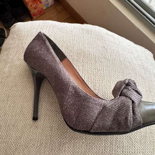 Grey checkered pumps like new, suede, size 36, 10cm heel