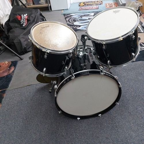 Ludwig Accent CS Combo drum set used with Sabian Solar cymbals and snare