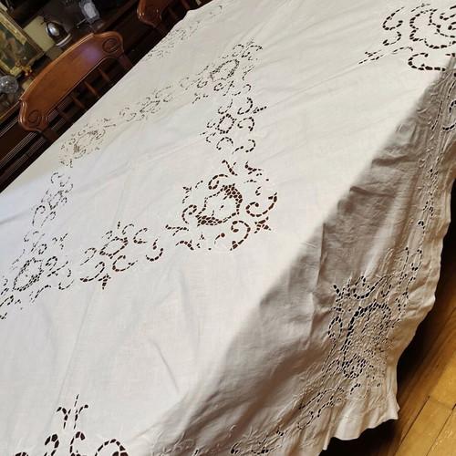 Handmade cutwork tablecloth like new 150x150