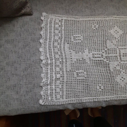 Crochet table runner like new, vintage heirloom