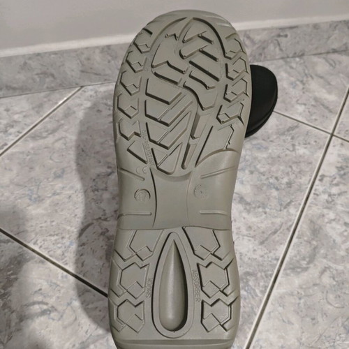 Work shoes new, size 47, black