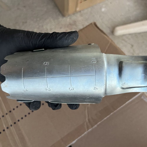 Metal bulb planter with plastic handle