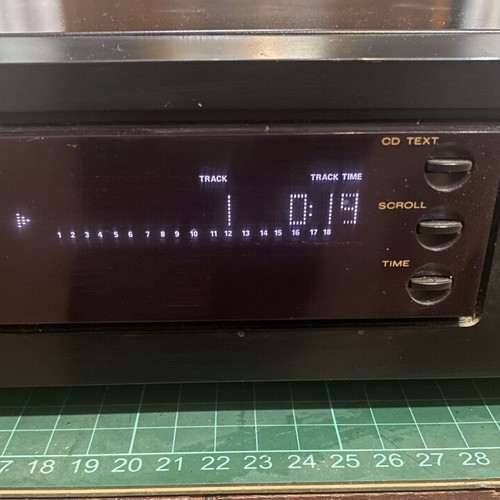 Marantz CD5000 CD player with CD Text and digital out