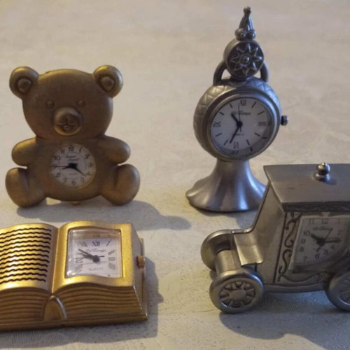 Miniature tabletop clocks like new, set of 4 pieces
