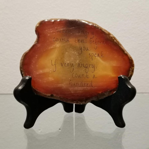 Decorative plaque in natural agate stone used with wooden base