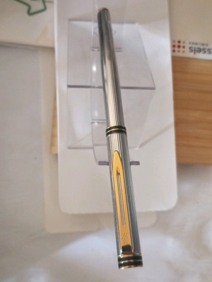 Πένα Waterman Exclusive Fountain Pen Silver Plated Godron, GP Trim, Medium 18k Nib σε άριστη κατάσταση