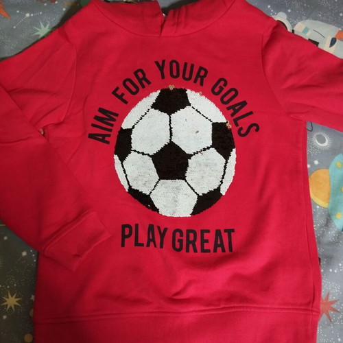 Sweatshirt like new, red with sequins for 10 years old