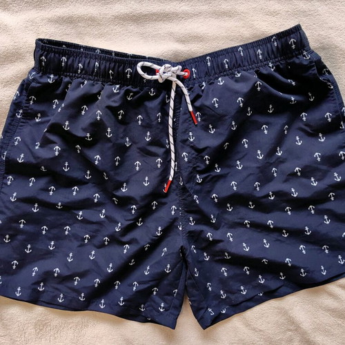 Men's swim shorts like new, elastic waist, pockets, sizes M and L
