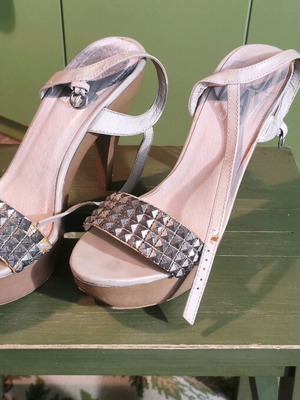 High-heeled sandals used, size 41, beige with silver design