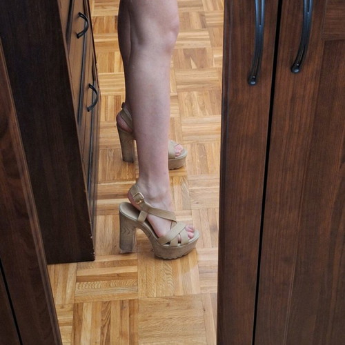 Celebrity platform sandals like new, beige, size 39