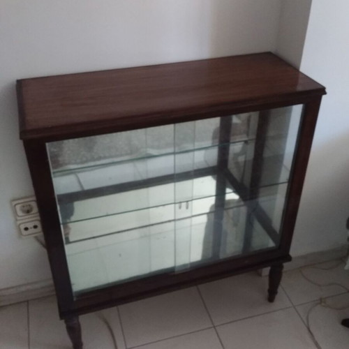 Small vintage display cabinet like new