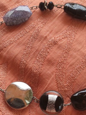 Necklace with semi-precious stones in black, gold, silver, amethyst shades new