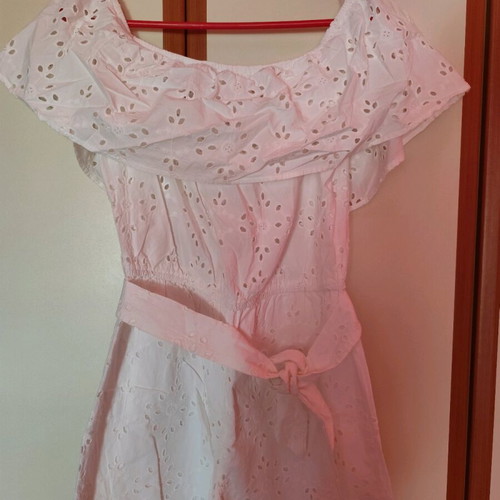 White Bershka one-piece shorts like new with belt and off-shoulder size M