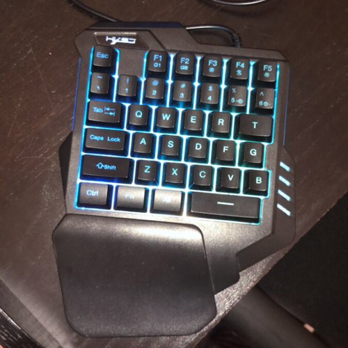 One hand keyboard like new, good for Fortnite and CSGO games