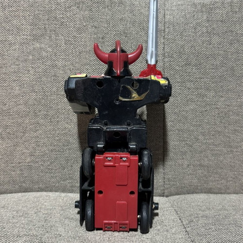 Power Rangers KO Megazord 1993 figure used with sword
