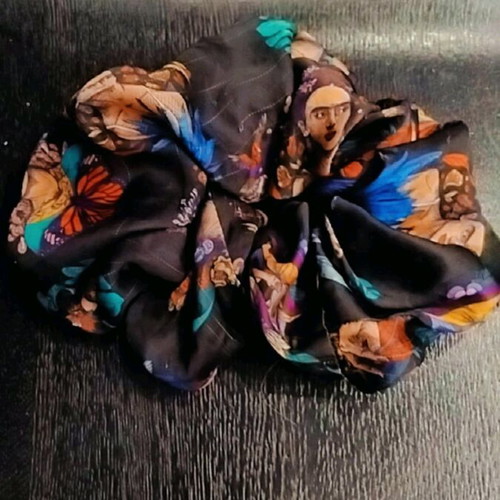 Frida Kahlo scrunchie multicolored like new