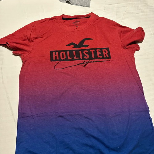 Hollister men's t-shirt used, size S, blue and red