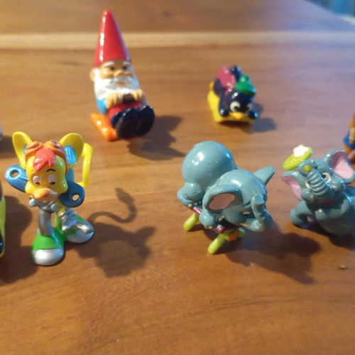 Kinder miniatures used, assorted old pack